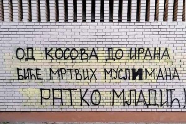 KAKO VAS VIŠE NE MRZI DA MRZITE DRUGE? Grafiti mržnje ispisani na kućama muslimana i Bošnjaka u Beranama