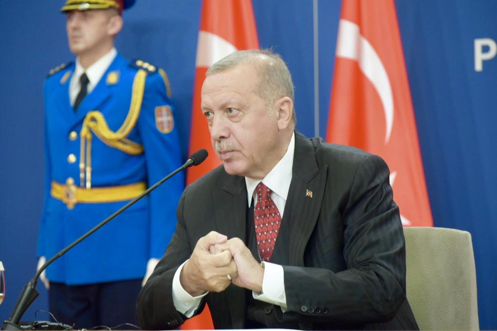 POLOŽIO CVEĆE NA MEZAR PRVOG PREDSEDNIKA: Erdogan odao počast Aliji Izetbegoviću (VIDEO)