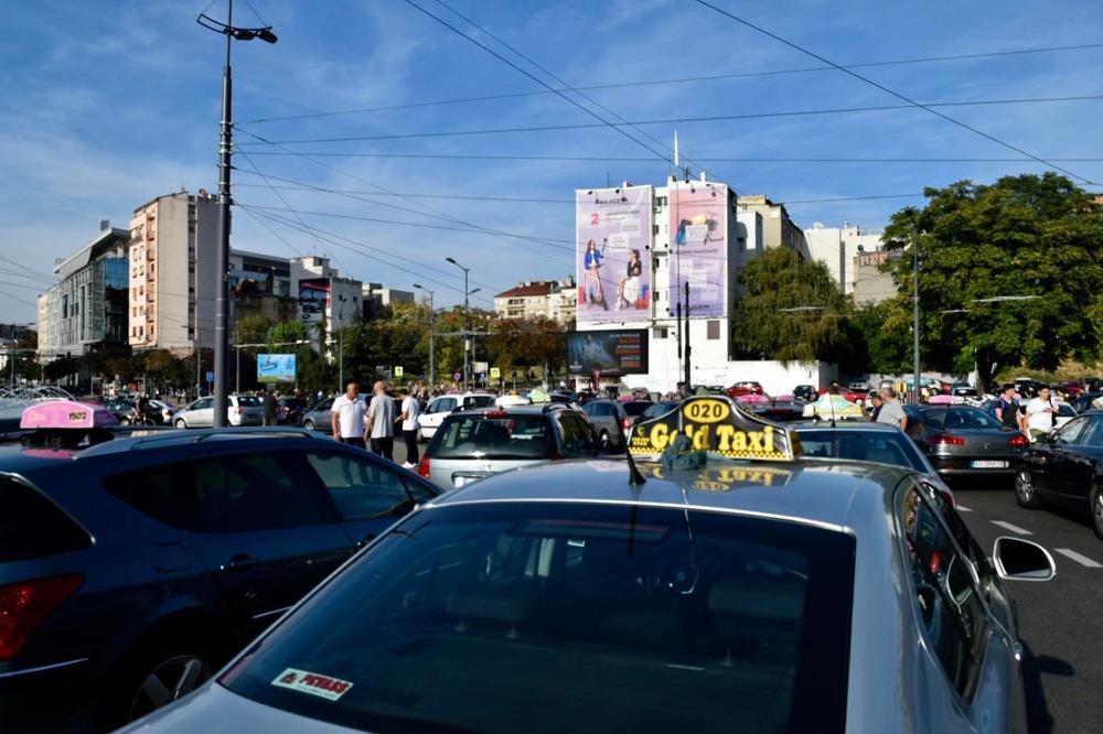 PITANJE JE MINUTA KAD ĆE POČETI DA RADE PESNICE! Beograđani blokirali taksiste, pljuštale psovke i uvrede! (FOTO)