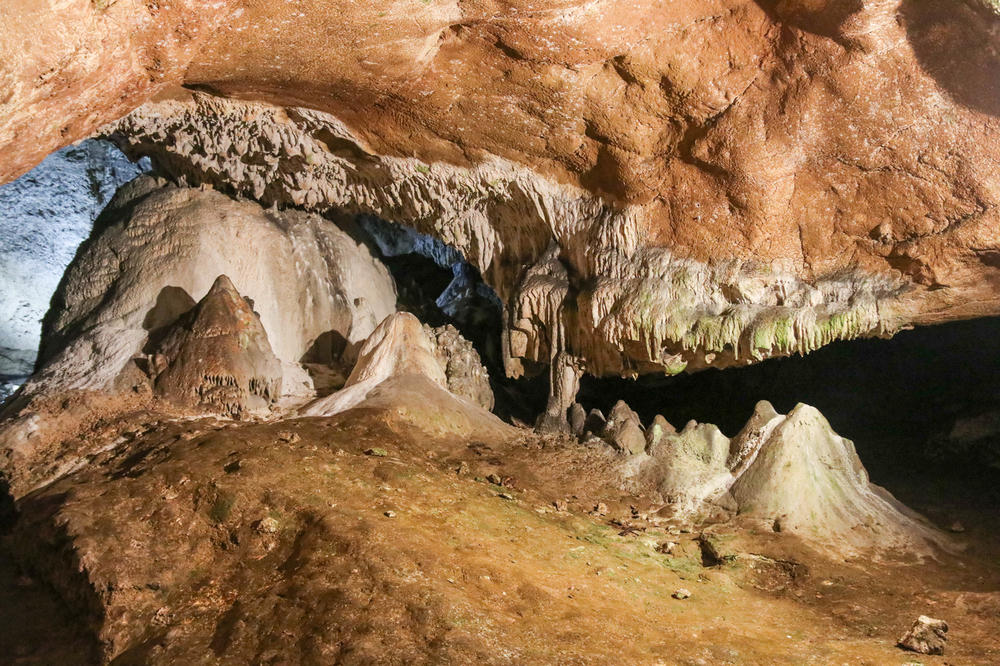 OD GLAVE BIZONA DO DEVOJAČKE SOBE: Lazareva pećina krije VELIKE TAJNE, njena priča nikog ne ostavlja ravnodušnim