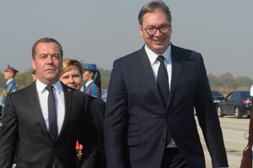 ŠTA JE MEDVEDEV POKLONIO VUČIĆU? Neobičan dar ruskog premijera za predsednika Srbije!