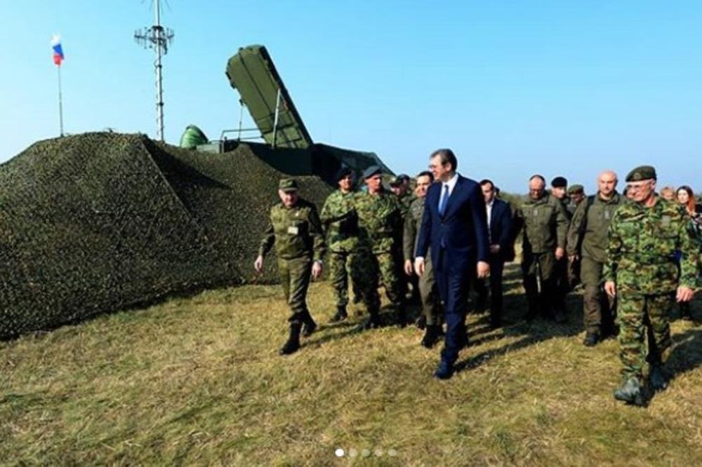 OVAKO NEŠTO JOŠ NISAM VIDEO! Vučić obišao S-400, nije mogao da sakrije ODUŠEVLJENJE (FOTO)
