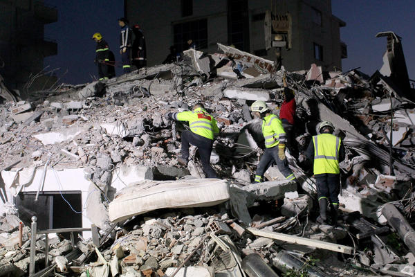 U NOVEMBRU JE POGINULO 40 LJUDI: Novi zemljotres zatresao Albaniju!