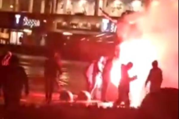 ŠVEDSKA JE U ŠOKU: Pobesneli huligani zapalili statuu Zlatana Ibrahimovića!