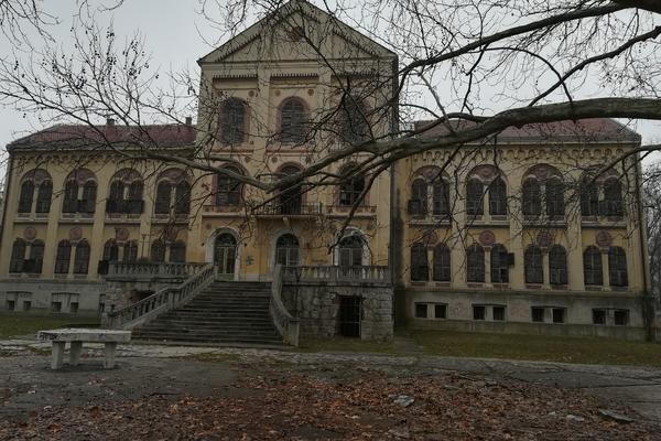 ISTORIJSKI DAN ZA ARANĐELOVAC: Završena je privatizacija hotela u parku Bukovičke banje