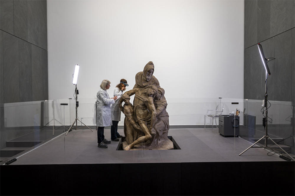 Mikelanđelovu skulpturu restauriraju na očigled posetilaca muzeja