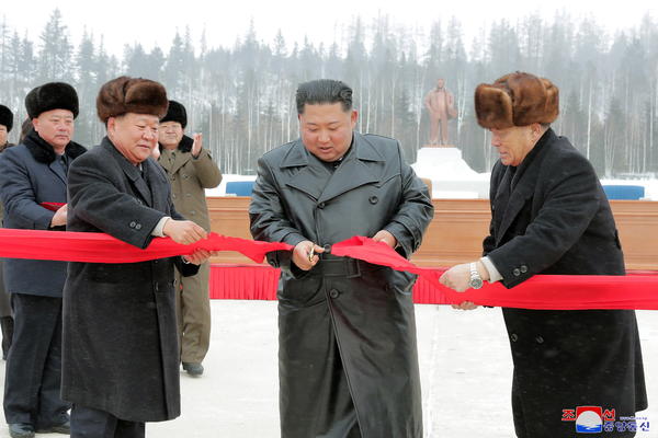 SOCIJALISTIČKA UTOPIJA KIM DŽONG-UNA: Vladar Severne Koreje otvorio NOVI GRAD sa 10.000 stanova (VIDEO)