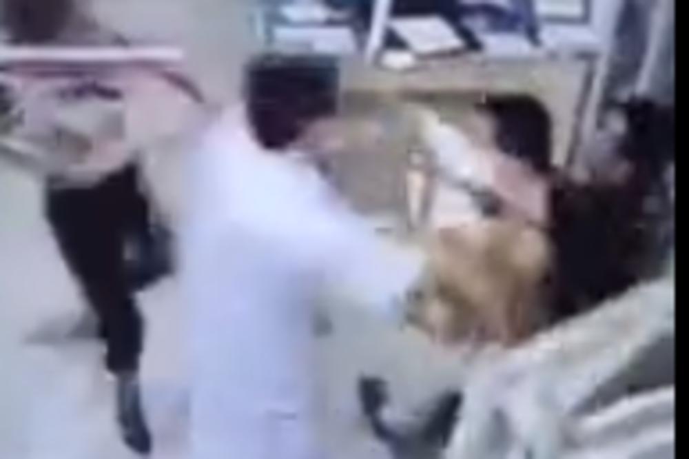 DOKTOR POČEO DA TUČE PACIJENTA: Jedna pacijentkinja je pritrčala, i počela da šamara doktora! (VIDEO)