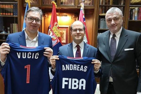 VUČIĆ SE SASTAO SA GENERALNIM SEKRETAROM FIBA I DANILOVIĆEM: Hvala vam što verujete u Srbiju!