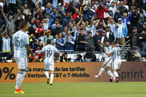 HOROR: Izboden proslavljeni argentinski fudbaler!