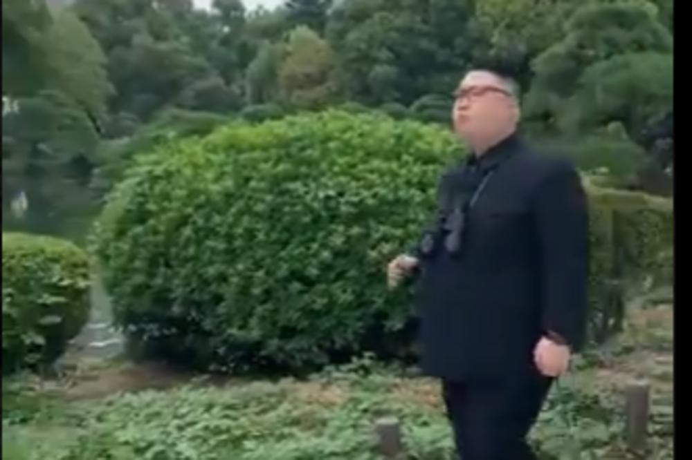 KOJA JE OMILJENA IGRAČKA KIM DŽONG-UNA? Diktator se sa time šeta po dvorištu (VIDEO)