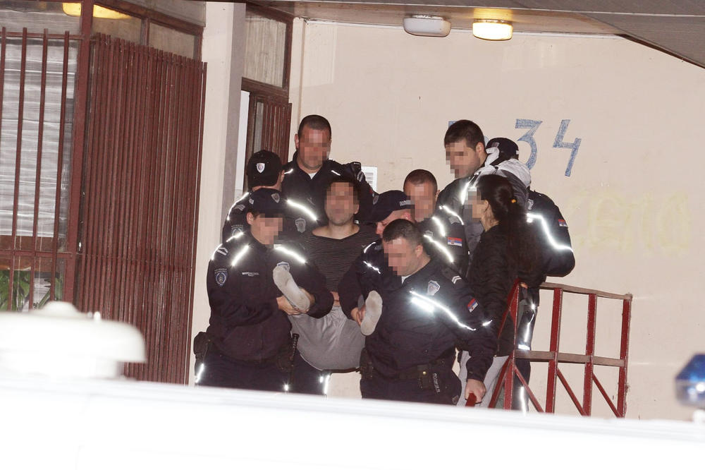 ZAVRŠENA DRAMA DUGA SAT VREMENA: Policija iznela muškarca koji je hteo da se UBIJE!