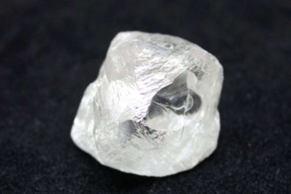 NAJSKUPLJI NA SVETU IKAD: Pronađen dijamant od 190 karata, mogao bi da bude star DVE MILIJARDE GODINA (FOTO)