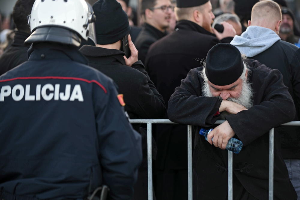 CRNOGORSKA POLICIJA HAPSI I ZA PRAZNIKE: Privedeno 45 osoba zbog protesta u Podgorici!