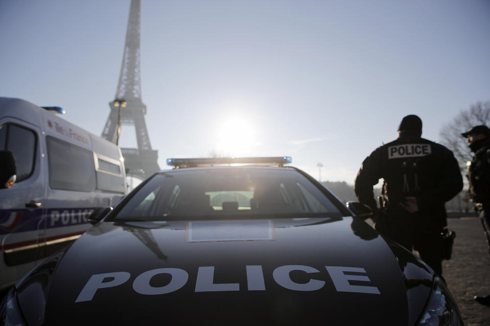 NAPAD U PARIZU: U parku nasrtao na ljude NOŽEM, ubio dvoje! Policija ga upucala dok je na sebi nosio EKSPLOZIV