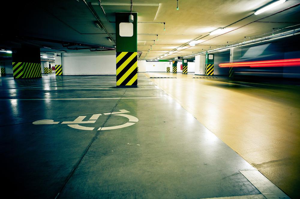 STOP BAHATOM PONAŠANJU: "Pauk" u Beogradu odneo 51 automobil za šest dana sa parking mesta za invalide