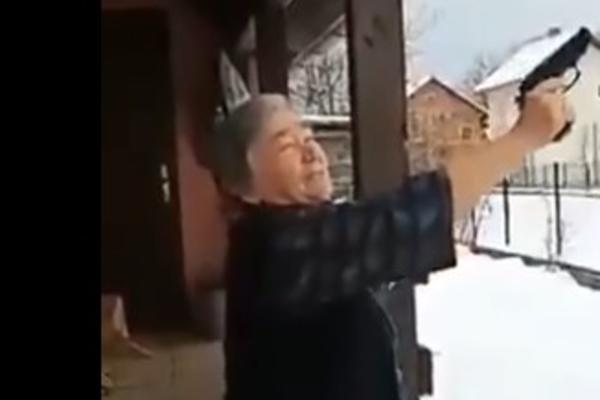 KAD BABA SRPKINJA GRUNE! Dobila je naredbu da OPALI, a onda je POČELO božićno REŠETANJE (VIDEO)