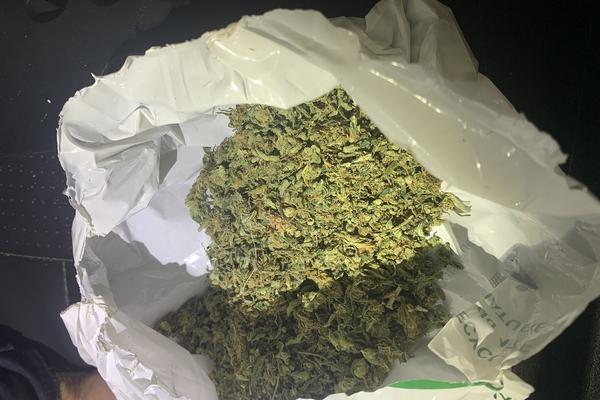 JOŠ JEDAN DILER PAO: Policija pretresom stana pronašla 117 grama marihuane, tri tablete ekstazija i vagicu