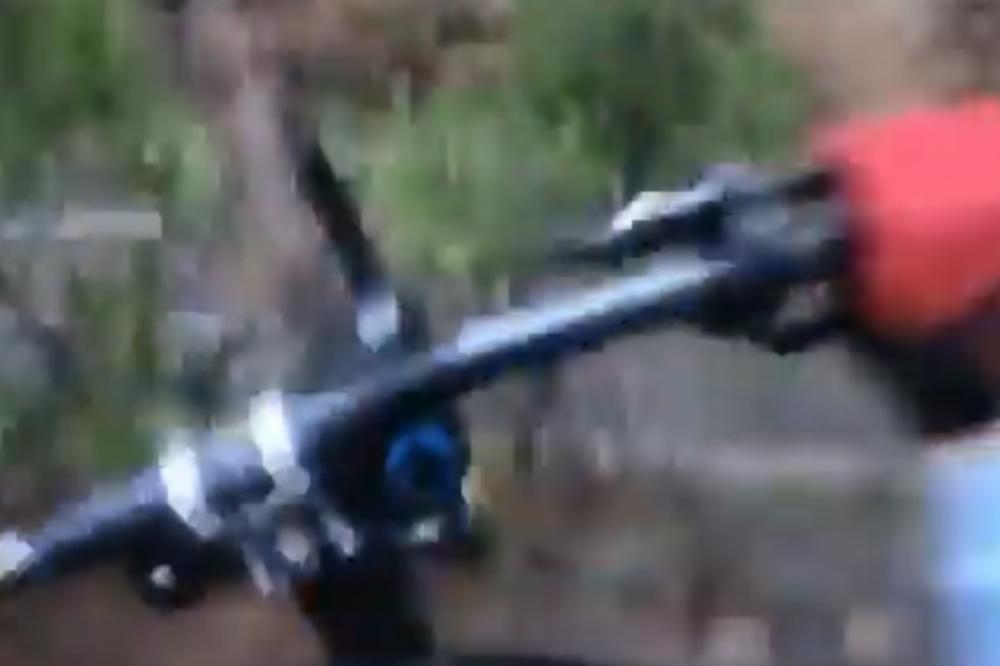 ŽIV SE POLOMIO! Biciklista pokušao da preskoči prugu, desila mu se KATASTROFA! (VIDEO)