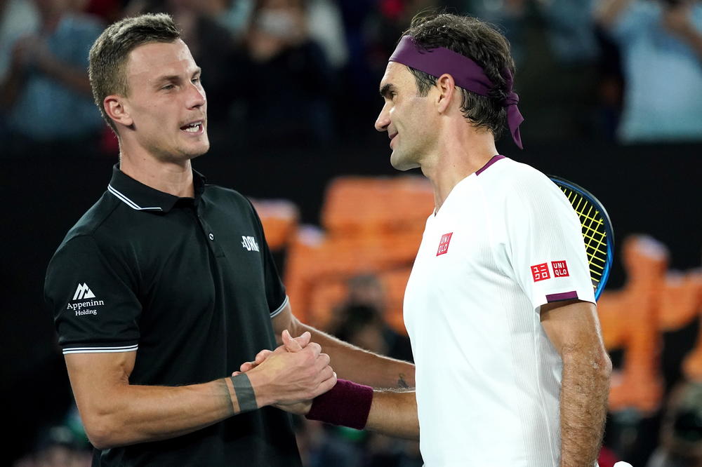 FUČOVIĆ ČAČKAO MEČKU, PA DOBIO PO PRSTIMA: Naljutio Federera, pa osetio na svojoj koži bes Švajcarca!