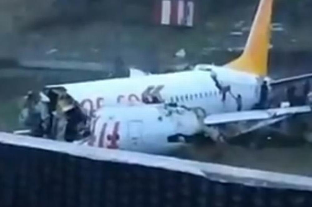 HOROR NA AERODROMU, AVION SE RASPAO NA DVA DELA! Teška nesreća pri SLETANJU u Istanbulu (VIDEO)