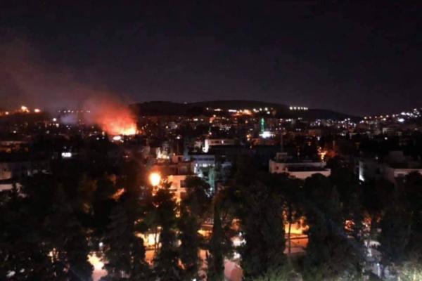 BOMBARDOVAN DAMASK! Ubijen veliki broj sirijskih i stranih vojnika! Naučni centar, aerodrom i vojna baza u plamenu!