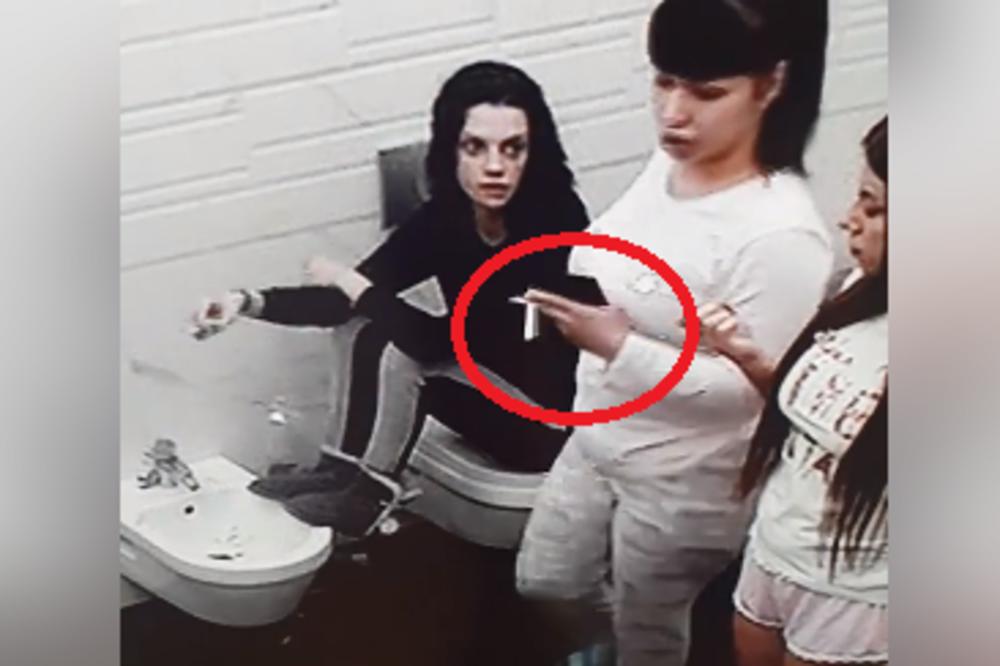 OPET TEORIJA O MILJANI I TELEFONU! Ovaj snimak iz WC-a izazvao HAOS kod gledalaca: Šta je ovo u ruci?