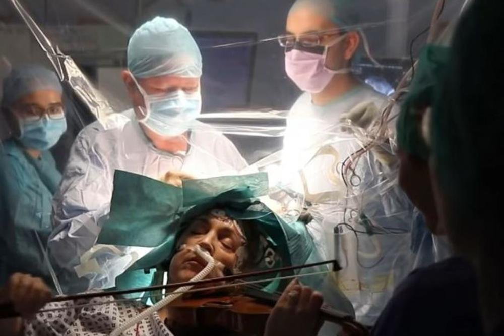 SVIRALA VIOLINU DOK SU JOJ OPERISALI MOZAK: Scena za pamćenje iz operacione sale! Evo zašto su lekari to dozvolili