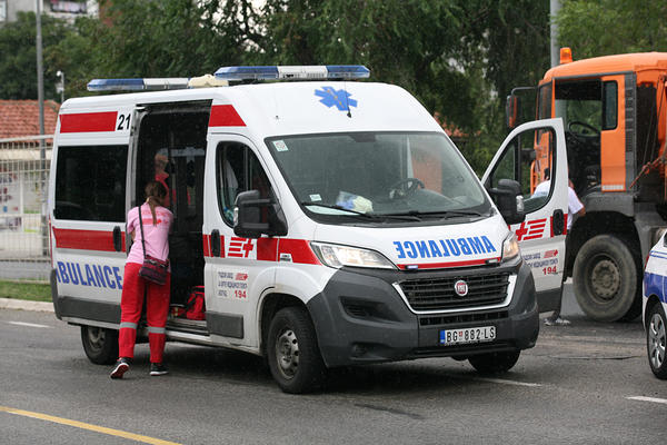 DETE (13) ZAVRŠILO U KOMI: Teška nesreća u Lazarevcu