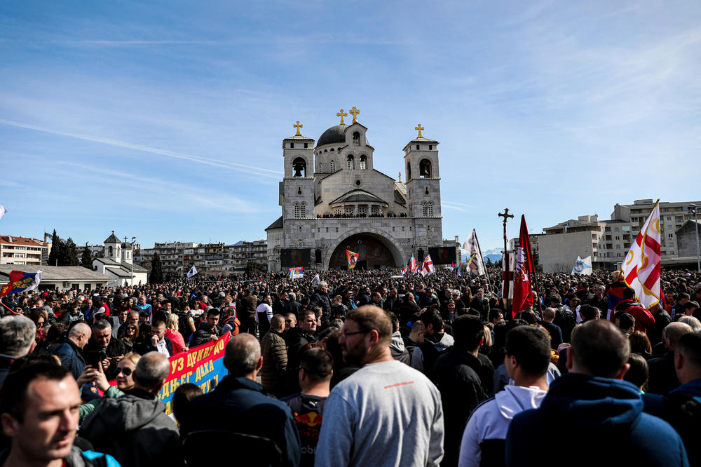 VELIKI MILOV UDAR NA SPC: Crnogorci odlučili da ne dozvole povratak 300 sveštenika?!