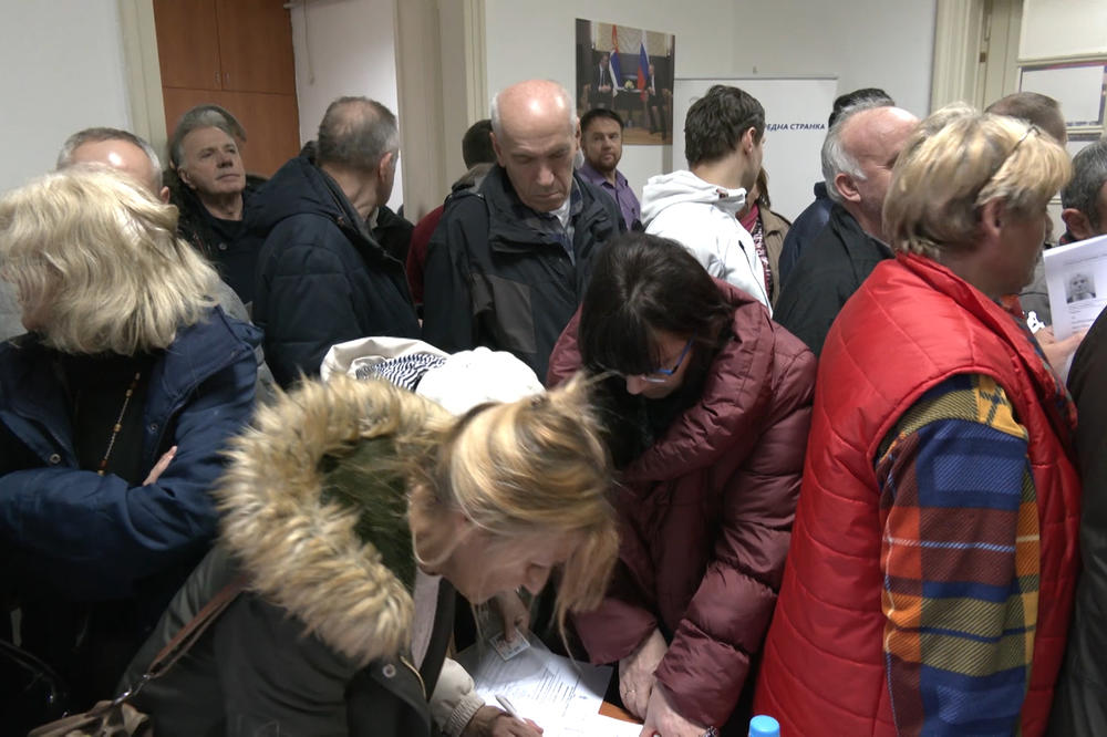 STARI GRAD PODRŽAO Srpsku naprednu stranku: Redovi za prikupljanje potpisa u Opštinskom odboru stranke