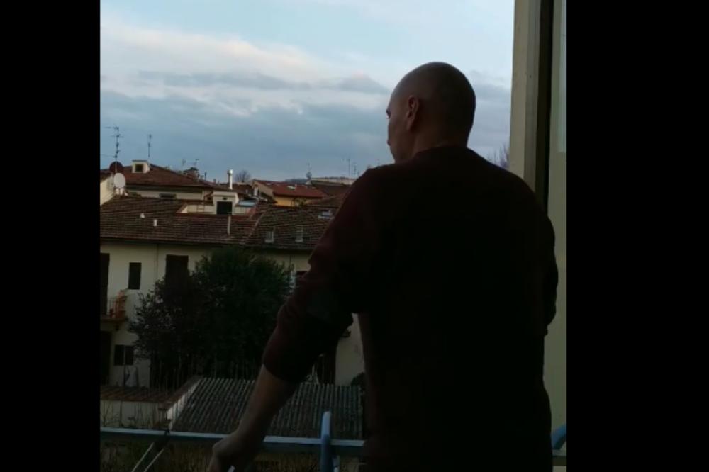 EMOTIVAN SNIMAK IZ FIRENCE: Ono što je ovaj Italijan uradio mnoge je dirnulo, PRELEPO JE (VIDEO)