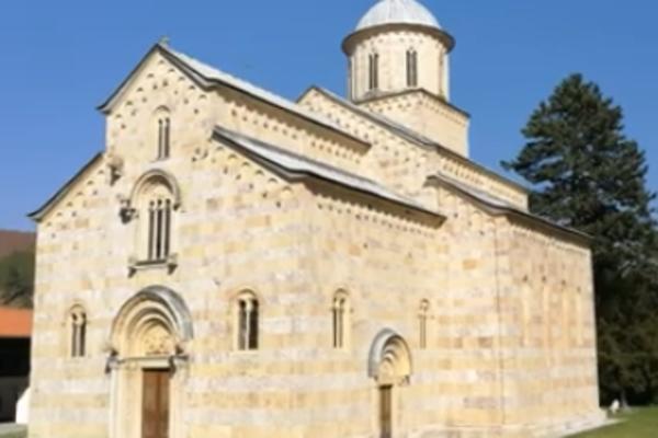 "OTVORENA PROVOKACIJA": Lokacija manastira Visoki Dečani 3 put izmeštena na Gugl mapama