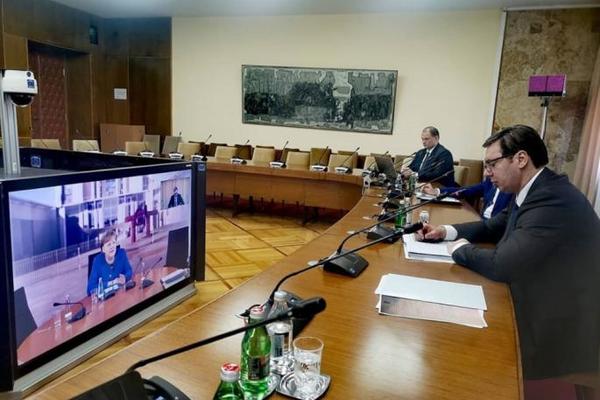O KORONI S NEMAČKOM KANCELARKOM PUTEM VIDEO VEZE! U toku sastanak Vučića i Merkelove! (FOTO)
