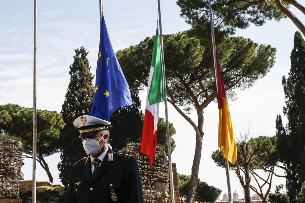 MUK U ITALIJI: Najgore pogođena zemlja bolnom tišinom odala počast mrtvima, zastave su na pola koplja... (VIDEO)