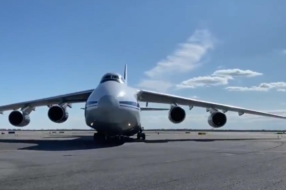 DOSPELI SU: Ruski transportni avion sa medicinskom pomoći sleteo u Njujork (VIDEO)