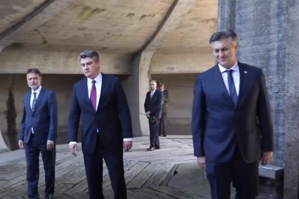 DRŽAVNI VRH HRVATSKE POLOŽIO VENCE U JASENOVCU: Ovo je izjavio premijer Plenković! (VIDEO)