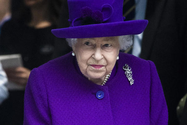 "LIČNI ŠOK I TUGA" U KRALJEVSKOJ PORODICI: Kraljica Elizabeta II sprema odgovor na optužbe Megan i Harija!