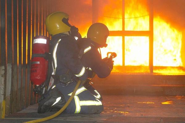 STRAŠAN POŽAR U GACKU: Dve kuće izgorele DO TEMELJA, sumnja se na uzrok