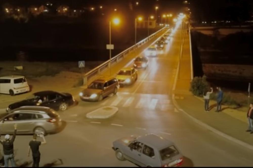 U CENTRU BERANA AUTO-LITIJA, UMALO SUKOB S POLICIJOM: Snage reda se sklonile od vernika kada se desilo OVO (VIDEO)