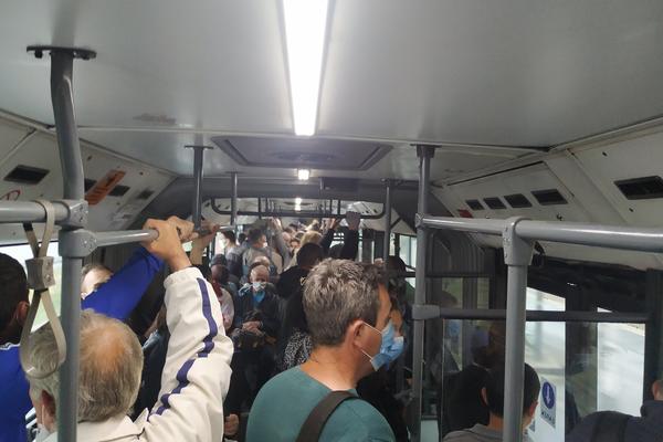 PUTICI BILI U NEVERICI: U gradskom autobusu u Beogradu preminuo muškarac (60)!