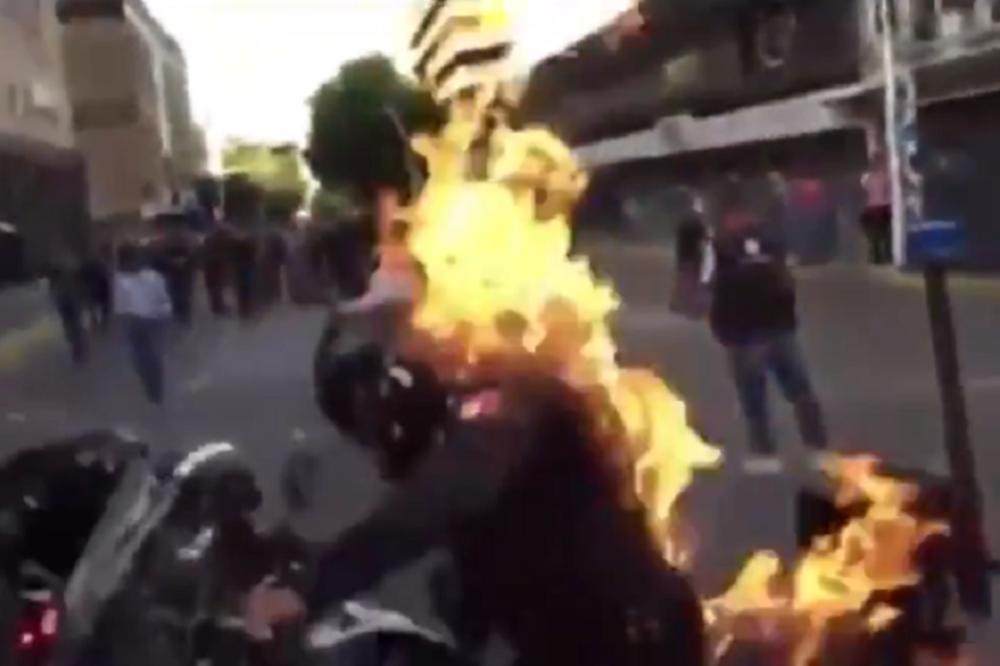 ZAPALILI POLICAJCA U MEKSIKU: Na ulicama GRAĐANSKI RAT, ovakav haos niste videli (VIDEO)