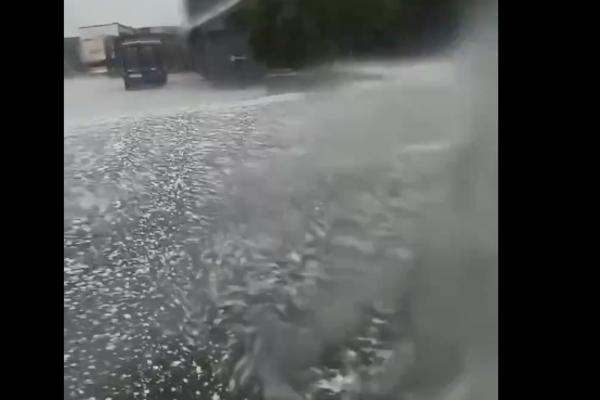 IZREKA KAŽE DA KIŠA KRUŽI OKO KRAGUJEVCA: Tamo je danas bio potop, palo VIŠE OD 80 LITARA (VIDEO)