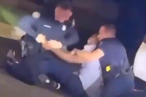 NOVI ŠOKANTNI SNIMCI AMERIČKE POLICIJE: Ubili čoveka zbog opiranja prilikom hapšenja (VIDEO)