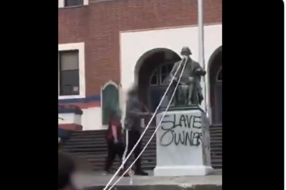 RUŠE I OCA AMERIČKOG USTAVA: Demonstranti u Portlandu oborili statuu Tomasa Džefersona!
