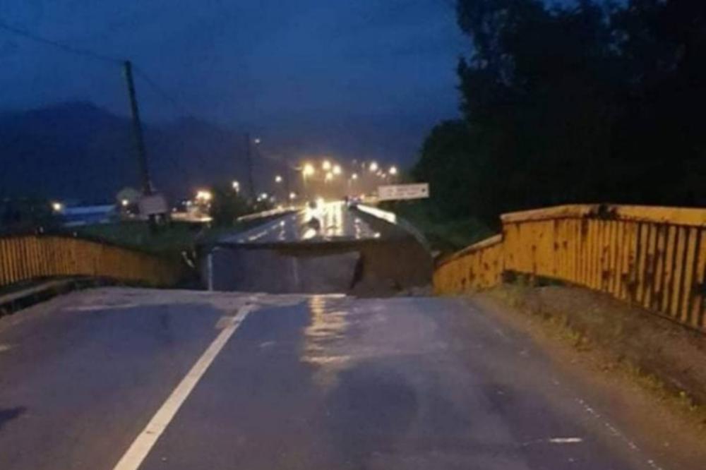 HOROR, POPLAVA SRUŠILA MOST U LJUBOVIJI: Poplavljen centar grada, u opasnosti još 6 mostova (VIDEO)