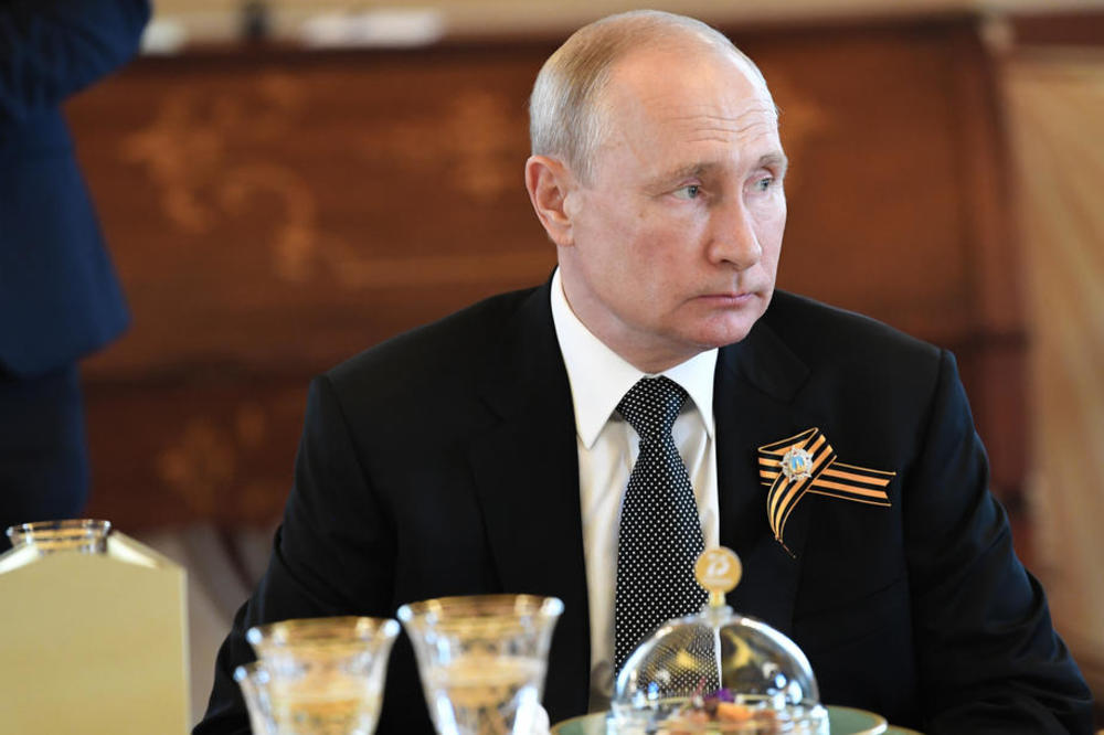 "PUCAJU SEBI U NOGU, ŠTETE SAMO SEBI": Putin potkačio "NAJVEĆEG NEPRIJATELJA", Rusija postaje LIDER u OVOJ oblasti?