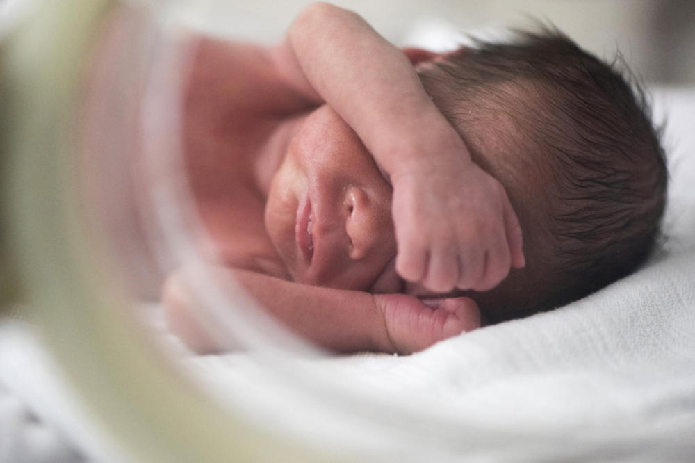 BEBE S KORONOM SMEŠTENE NA POSEBNO ODELJENJE:Tek rođeni, a zaraženi mališani smešteni su u bolnicu
