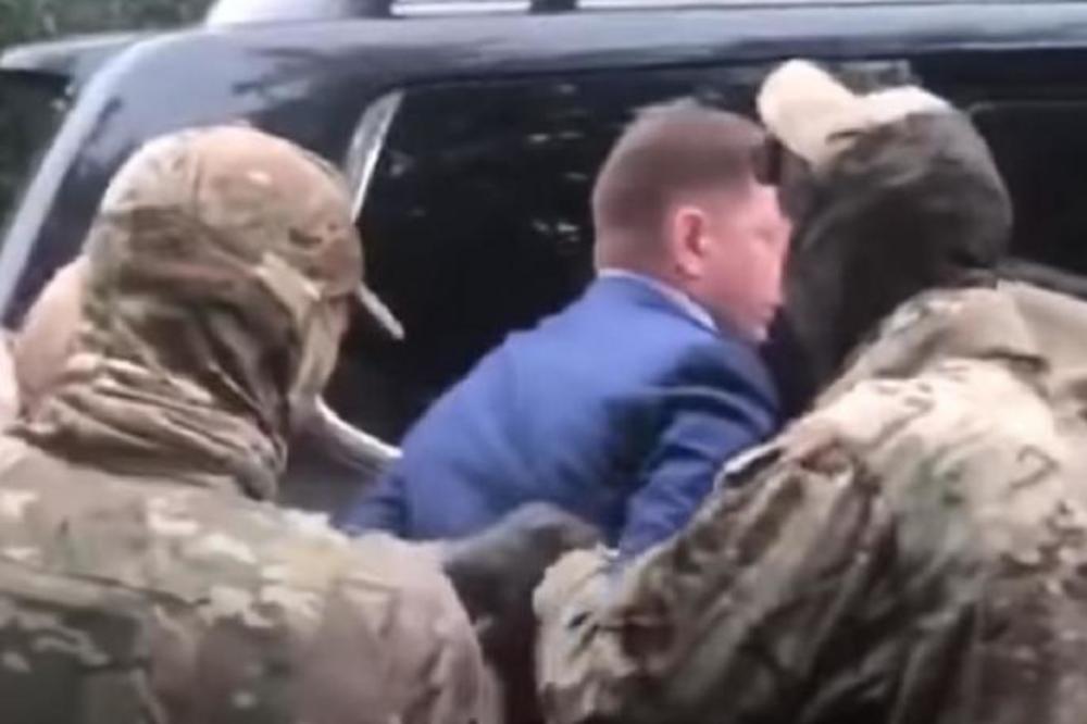 SPEKTAKULARNO HAPŠENJE GUVERNERA HABAROVSKA: Maskirani agenti ga prebacili u Moskvu, preti mu doživotna (VIDEO)
