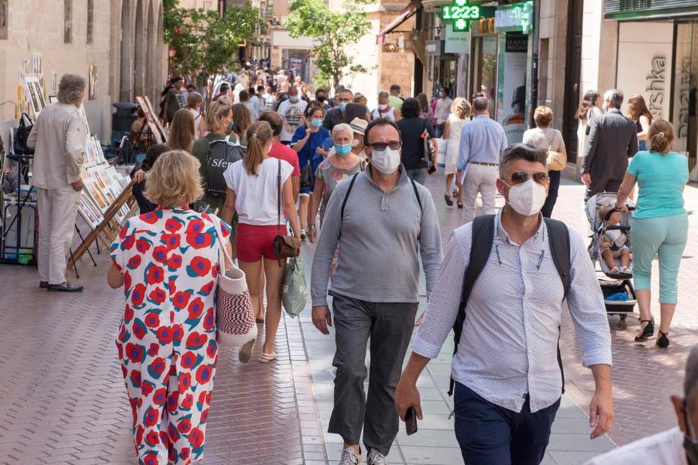 PRESELI IM PIJANI TURISTI: Zatvaraju se tri popularne ulice da se spreči razbuktavanje korone